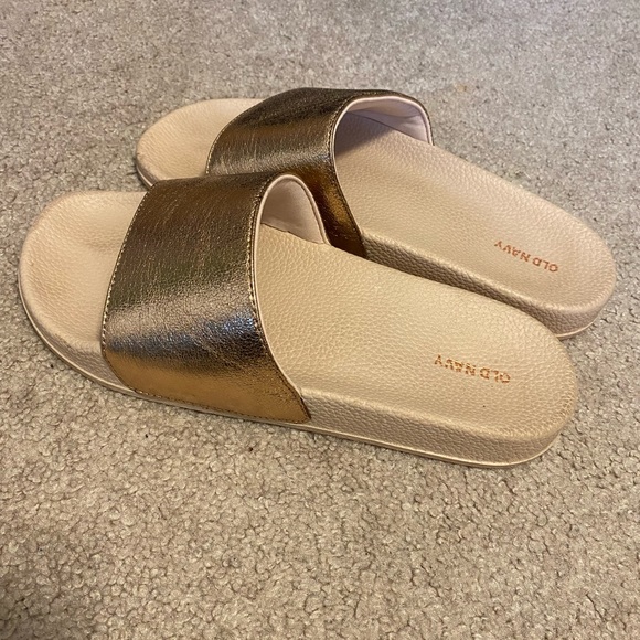 Old Navy rose gold pool slides size 8-9 - Picture 2 of 4